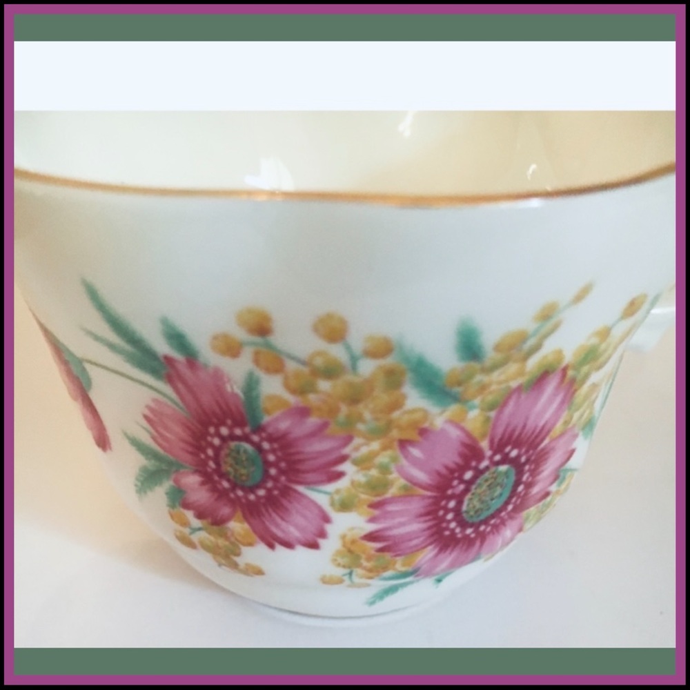 SOLD VINTAGE ROYAL IMPERIAL BONE CHINA TEA CUP & SAUCER - Picture 2 of 6